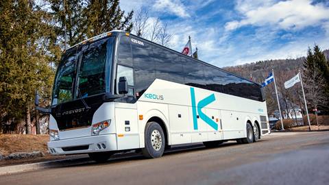 Luxury coach service between Montreal and Tremblant