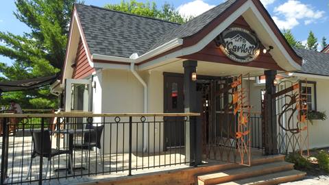 Exterior entrance and patio of Le P’tit Caribou in Tremblant.