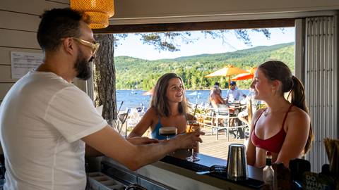 Resto-Bar Lac Tremblant Beach