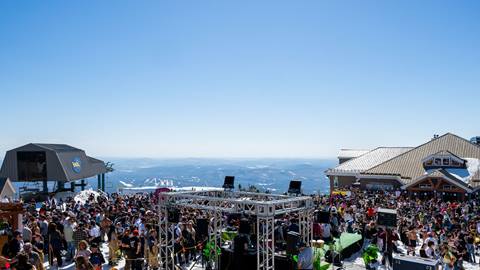 Corona Summit Party