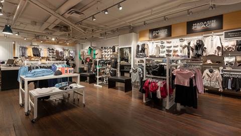 Magasin de la Place Apparel
