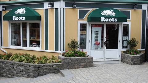 Roots storefront in the Mont-Tremblant pedestrian village.